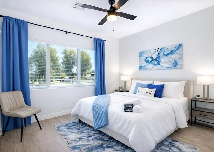 Holiday home Sapphire Leaf- Luxury 3br- Pool, King Beds, Spacious, Quiet, Garage, Close To Airport And Oldtown *